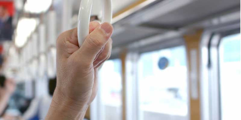 通勤電車の車内イメージ