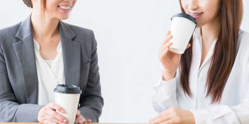話が長い女性とうんざりしている女性